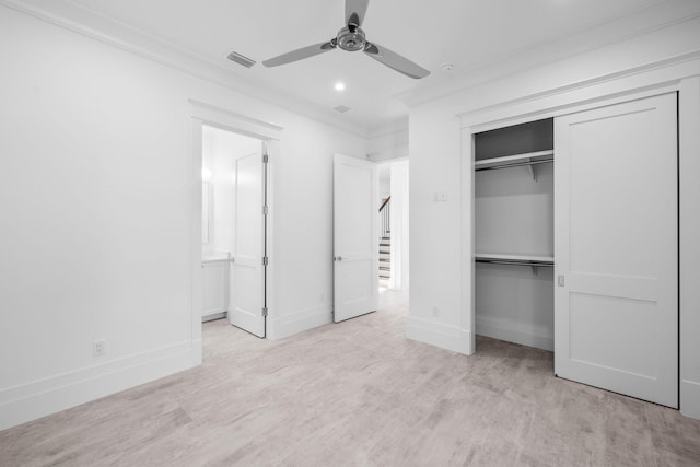 unfurnished bedroom featuring ensuite bath, light wood-type flooring, ornamental molding, a closet, and ceiling fan