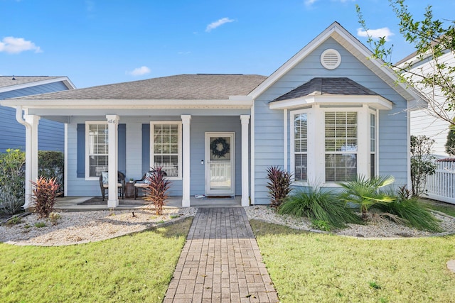 view of front of property featuring a front lawn and covered porch