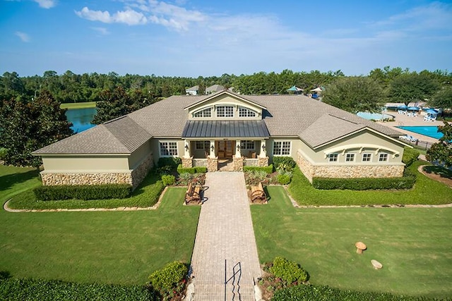 view of front of house featuring a front yard