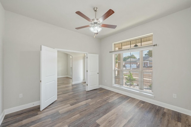 unfurnished room with dark hardwood / wood-style floors and ceiling fan