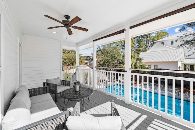 sunroom with ceiling fan