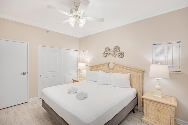 bedroom with ornamental molding, light hardwood / wood-style floors, and ceiling fan