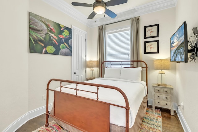 bedroom with hardwood / wood-style floors, crown molding, and ceiling fan