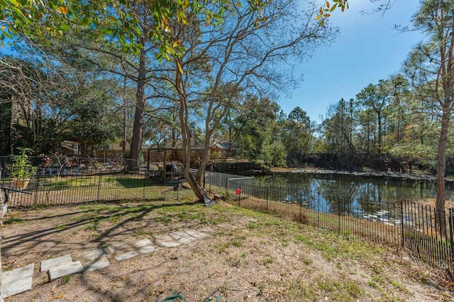 view of yard featuring a water view