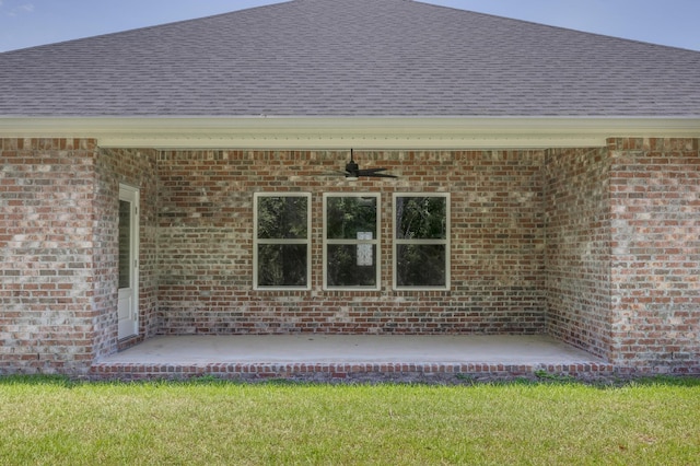 view of patio featuring ceiling fan