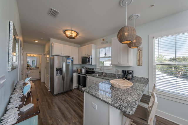 3986 W County Highway 30a Unit 231, Santa Rosa Beach, FL 32459 - kitchen with stainless steel appliances, a peninsula, a sink, visible vents, and white cabinetry