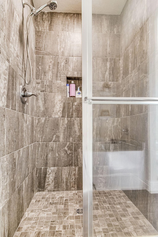 bathroom featuring tiled shower