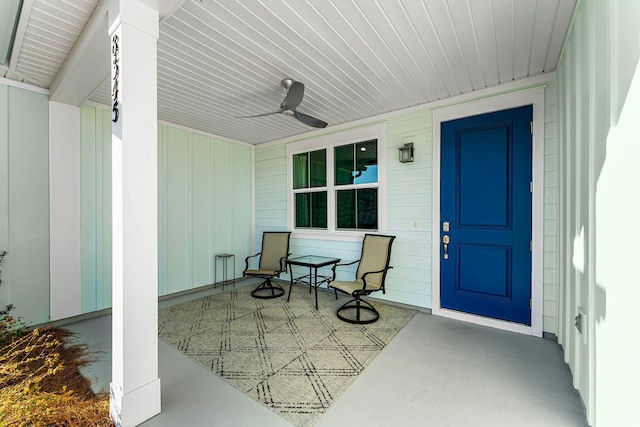 property entrance with ceiling fan and covered porch