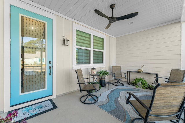 property entrance with ceiling fan and a porch