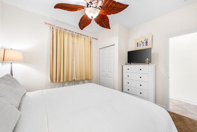 bedroom featuring a closet and ceiling fan