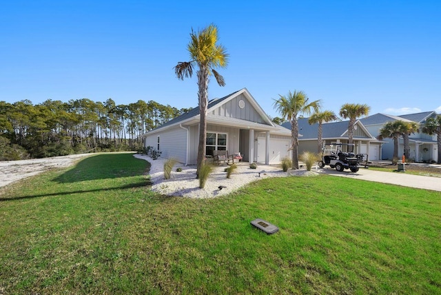 view of front facade featuring a garage and a front yard