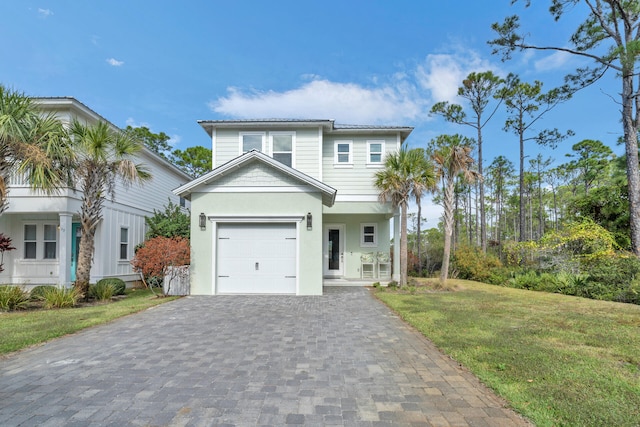 view of front of property featuring a front lawn