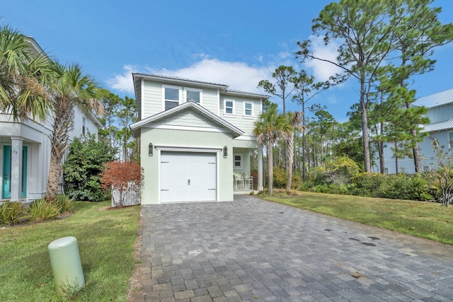 view of front of property featuring a front lawn