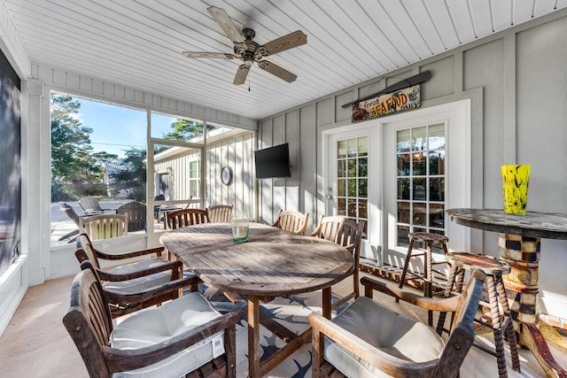 sunroom / solarium featuring plenty of natural light and ceiling fan