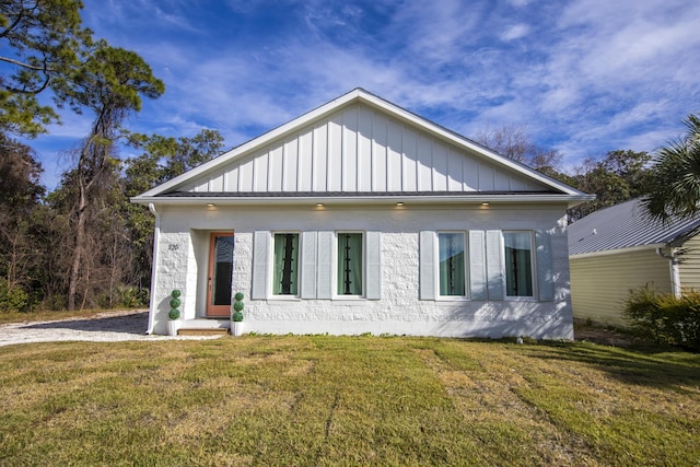 view of front of house with a front yard