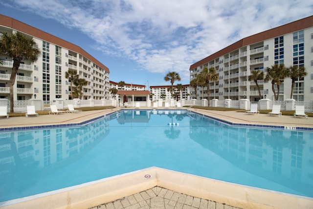 view of swimming pool