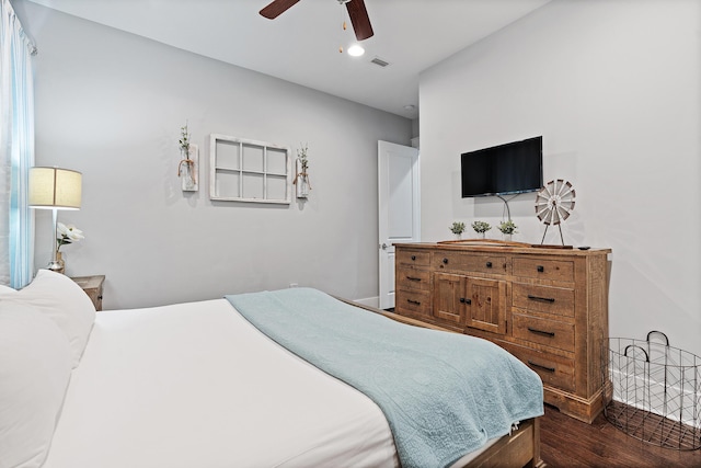 bedroom with ceiling fan