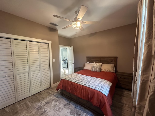 bedroom featuring dark wood-type flooring, ceiling fan, and a closet