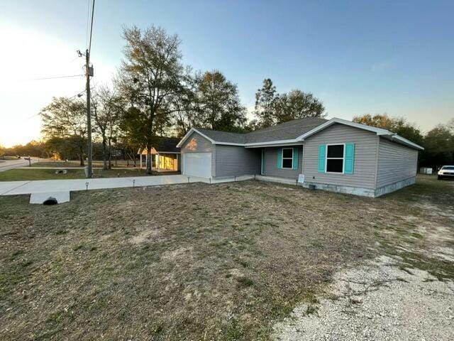 view of front facade with an attached garage and driveway