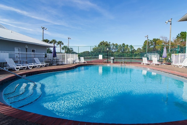 view of swimming pool