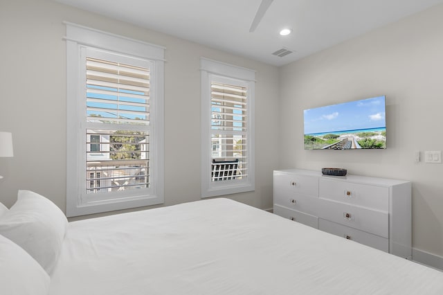 bedroom with ceiling fan