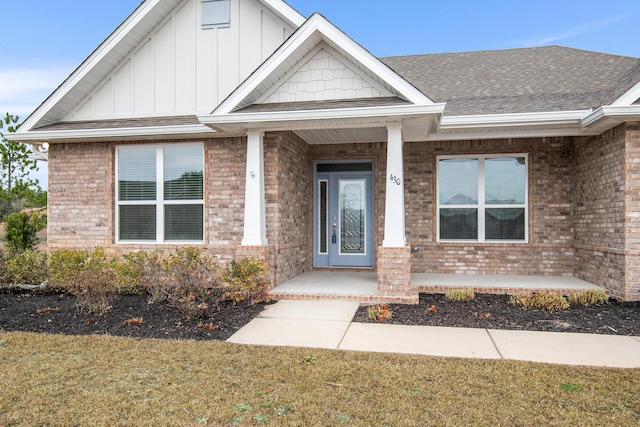 view of front of house featuring a front lawn and covered porch