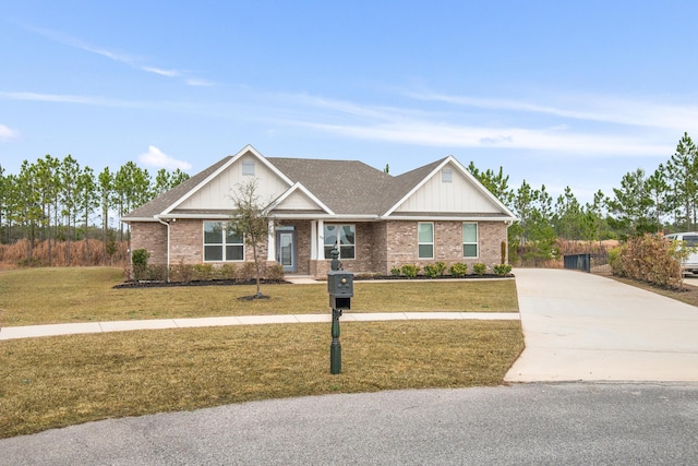 view of front of home featuring a front yard