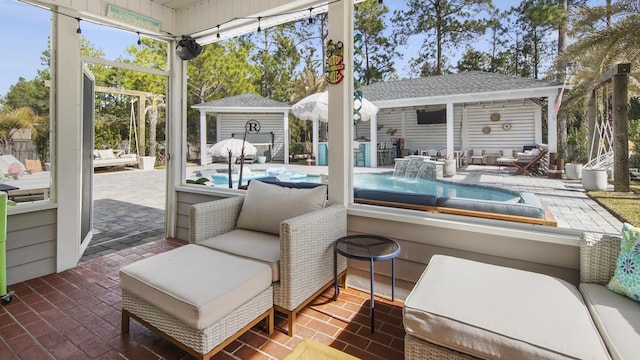 sunroom / solarium with a jacuzzi