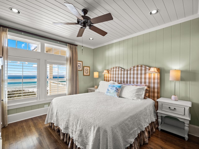 bedroom featuring crown molding, dark hardwood / wood-style floors, and ceiling fan