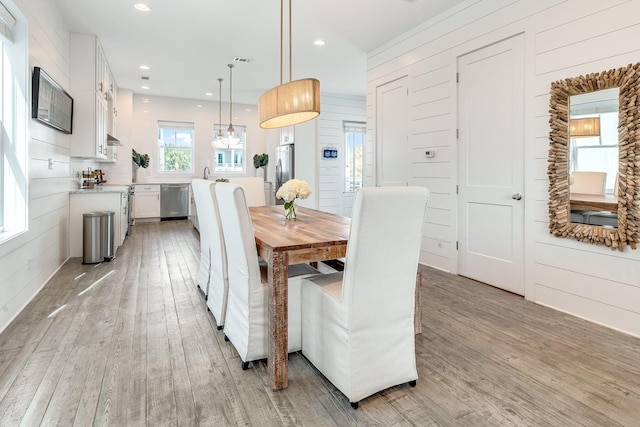 dining room with sink and light hardwood / wood-style floors