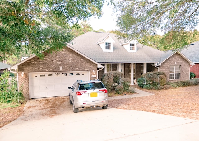 view of front facade featuring a garage