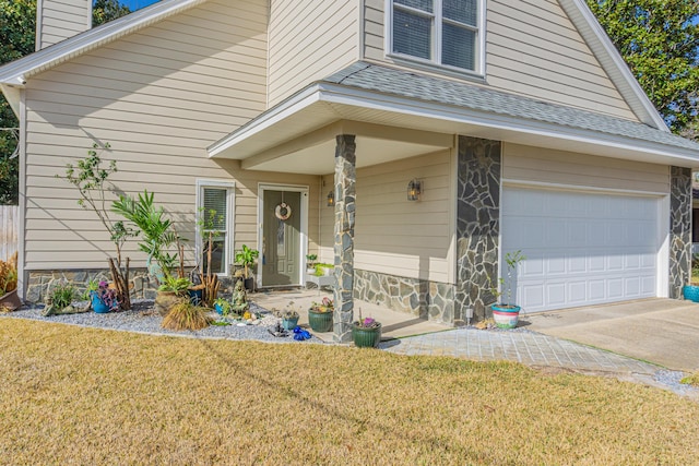 view of front of property featuring a garage and a front yard