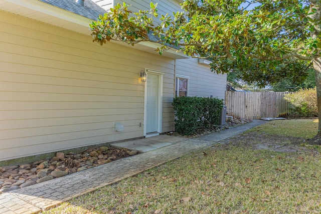 entrance to property featuring a lawn