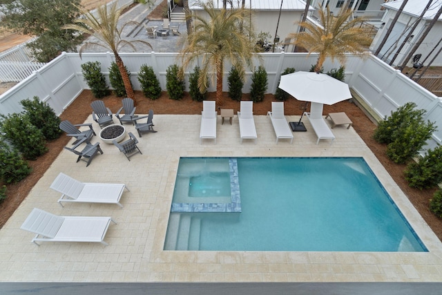 view of swimming pool with a patio, a jacuzzi, and a fire pit