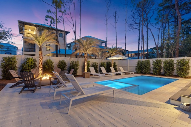 91 Pelayo Ave, Santa Rosa Beach, FL 32459 - view of swimming pool with a fire pit, a patio area, a pool with connected hot tub, and a fenced backyard