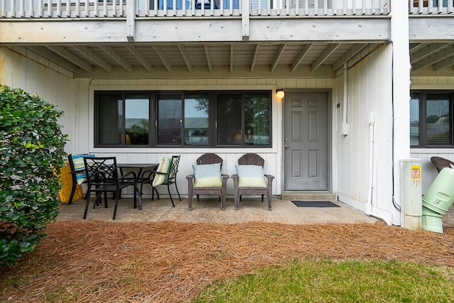 entrance to property featuring a balcony