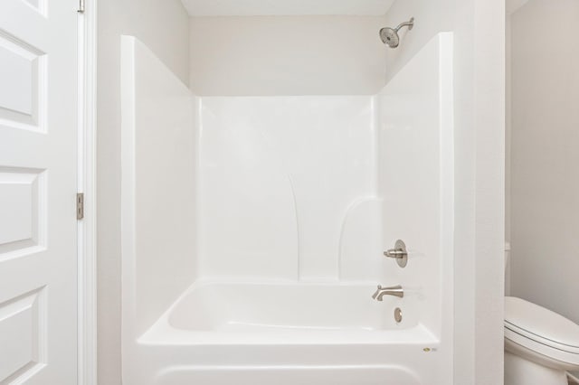 full bath with toilet and shower / tub combination