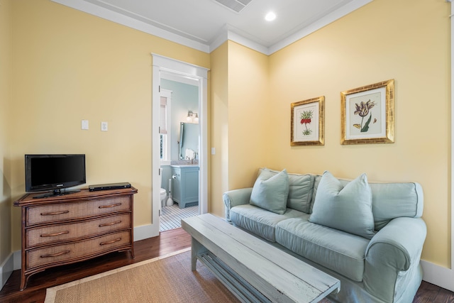 living room with crown molding, dark wood-style flooring, recessed lighting, and baseboards