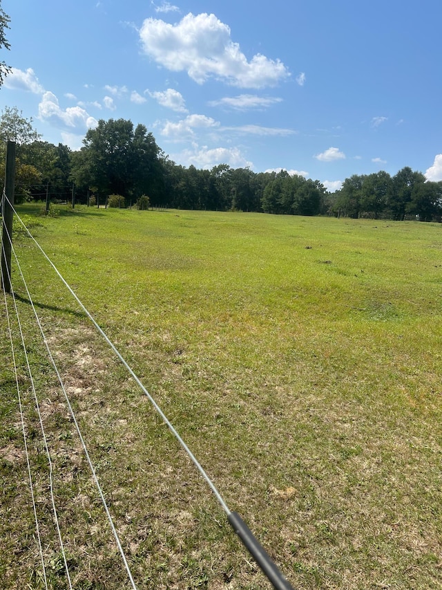 view of yard featuring a rural view