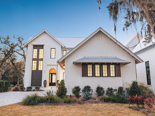 view of front of property with a front yard