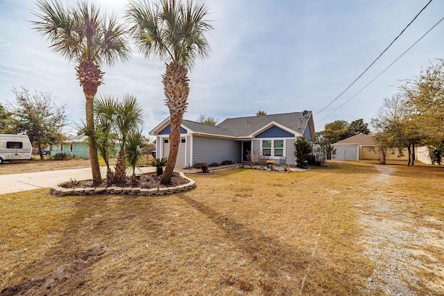 view of front facade with a front yard