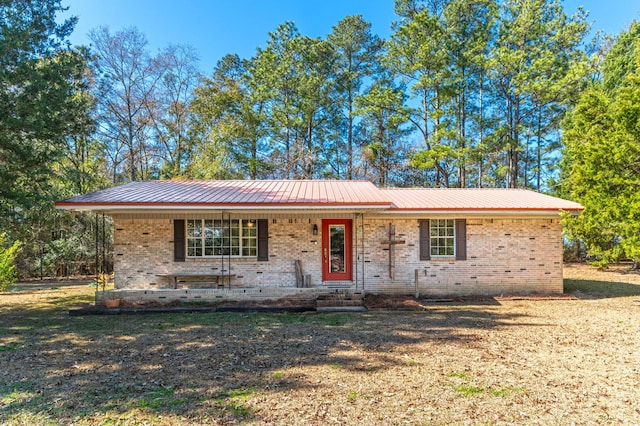 view of front of home with a porch and a front lawn