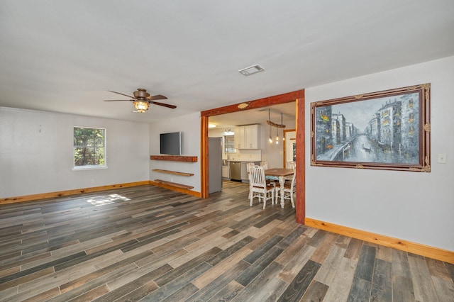 empty room featuring dark wood-type flooring and ceiling fan