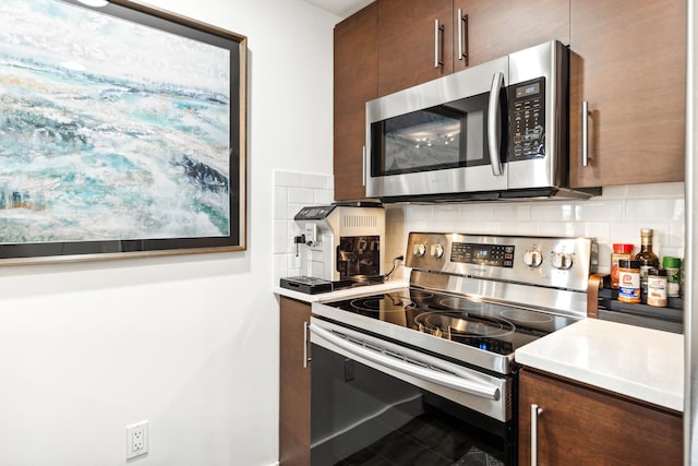 kitchen featuring tasteful backsplash and appliances with stainless steel finishes