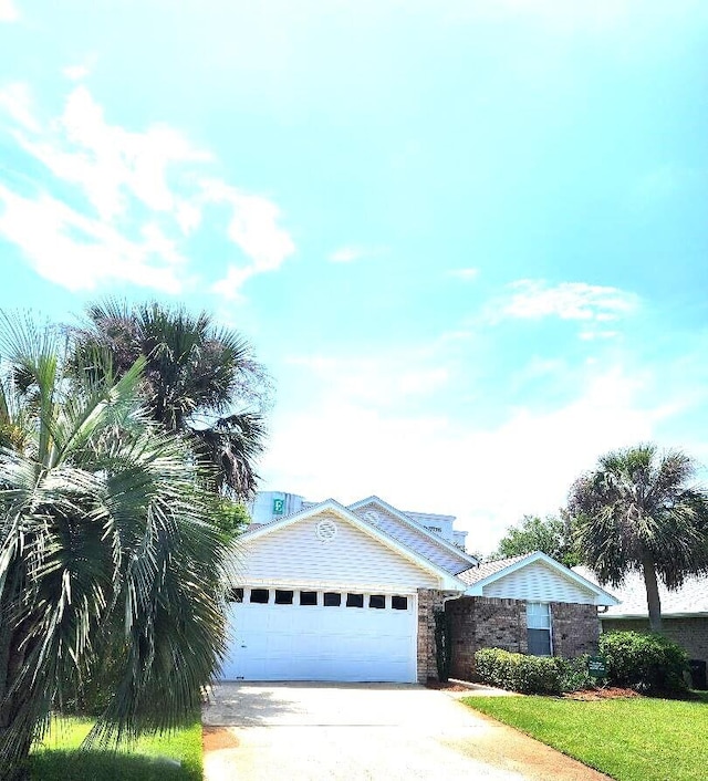 view of front of property featuring a garage and a front yard