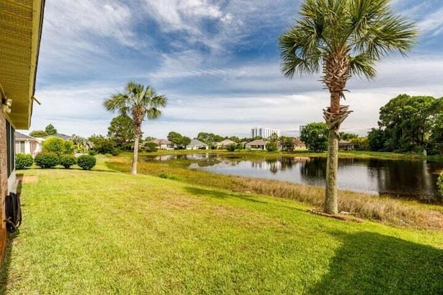 view of yard featuring a water view