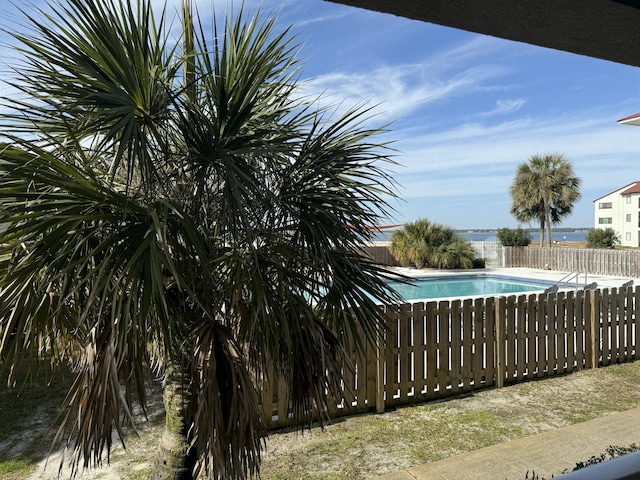 view of swimming pool