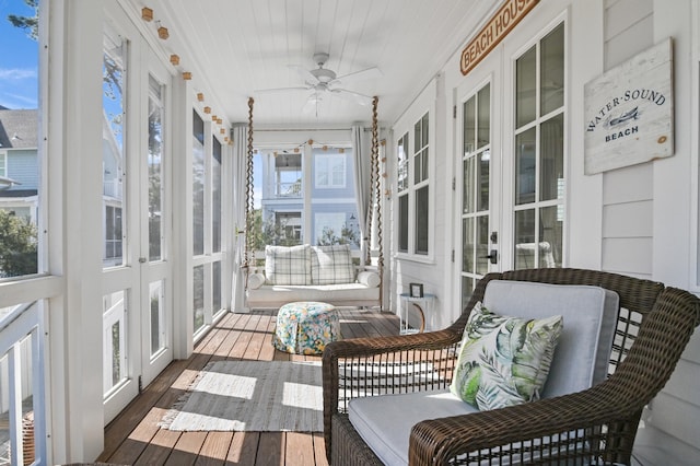 sunroom with ceiling fan