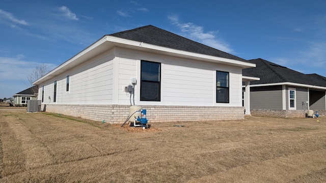 exterior space with a yard