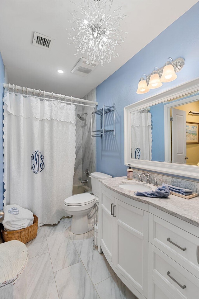 full bathroom featuring an inviting chandelier, vanity, toilet, and shower / bath combo